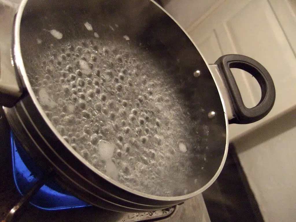 Customers frustrated, confused over some boil water notices; Navarro ISD the latest to find out it needed to boil water