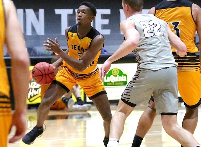 Trinity men sweep Bulldogs in Smith's return to TLU