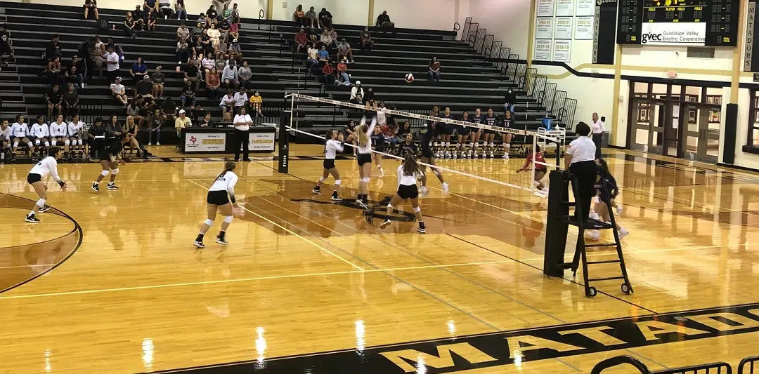 Matadors roll past Roosevelt in volleyball season opener