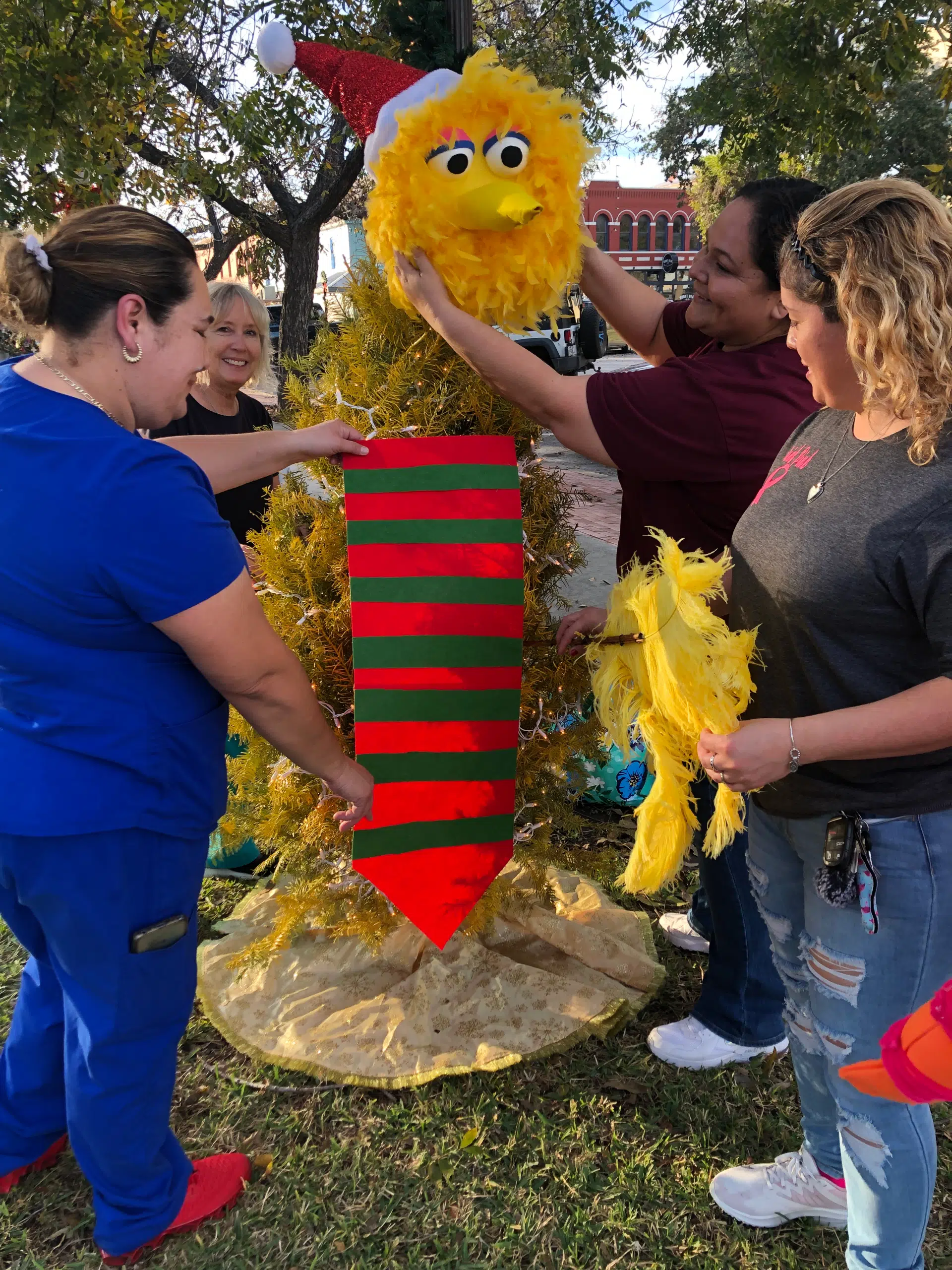 Seguin gears up  for tonight's Holiday Stroll Parade