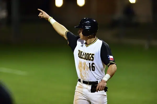 TLU baseball splits Sunday doubleheader at Mary Hardin-Baylor