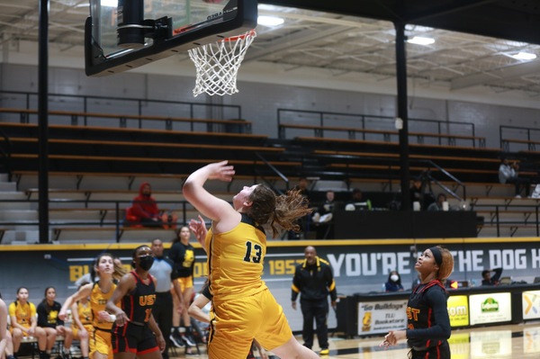 TLU women edge St. Thomas, men fall in overtime