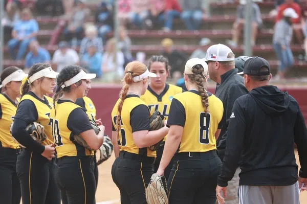 Bulldogs drop DIII WCWS opener to Berry, Friday elimination game to air on KWED