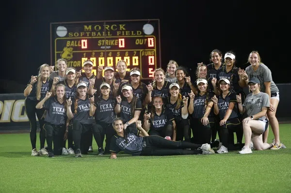 TLU softball sweeps Chapman to win Seguin Regional, advance to supers