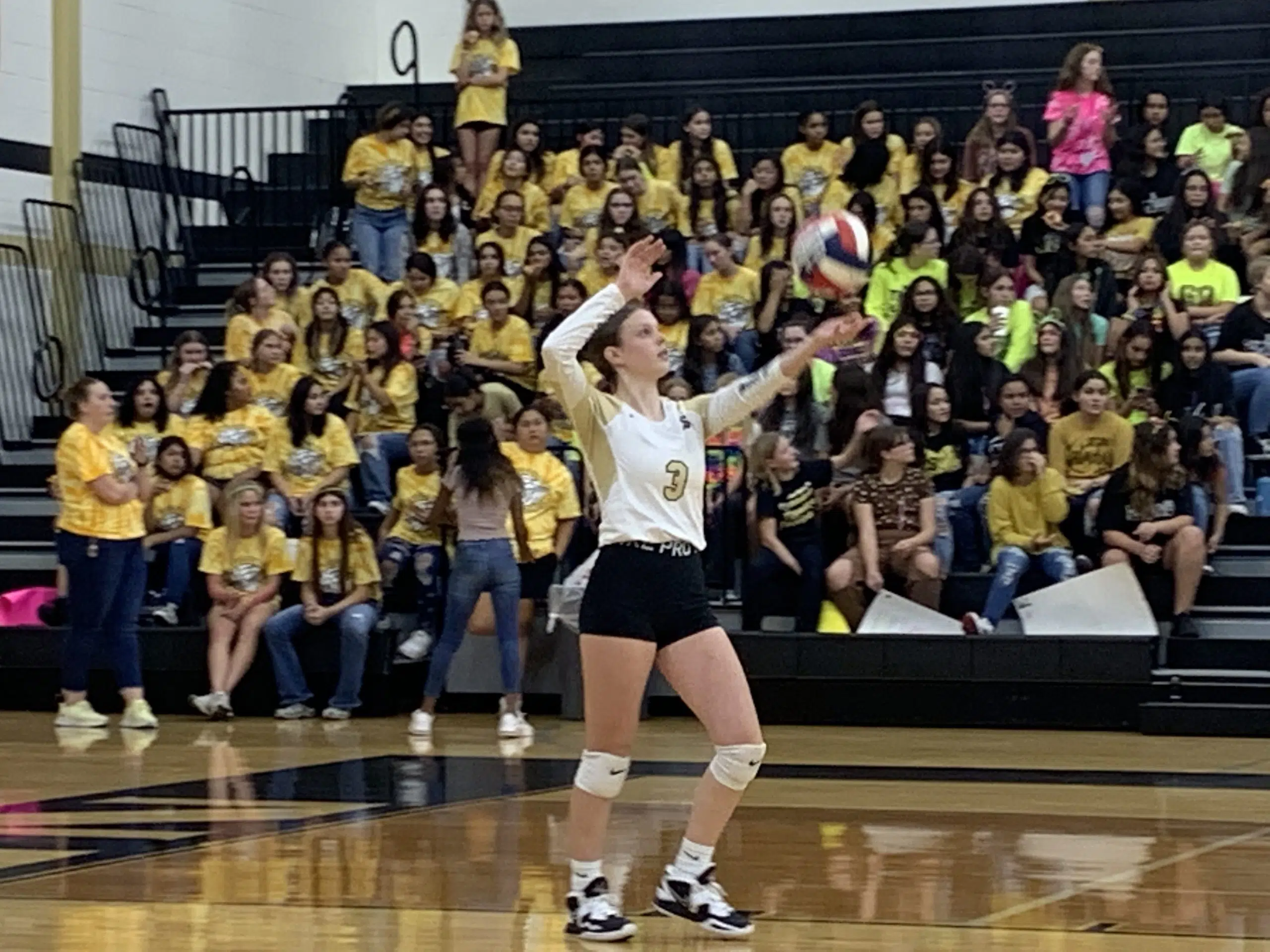 Seguin Lady Mats Fall to Pieper While Other Area Teams Pick up District Wins Tuesday Night