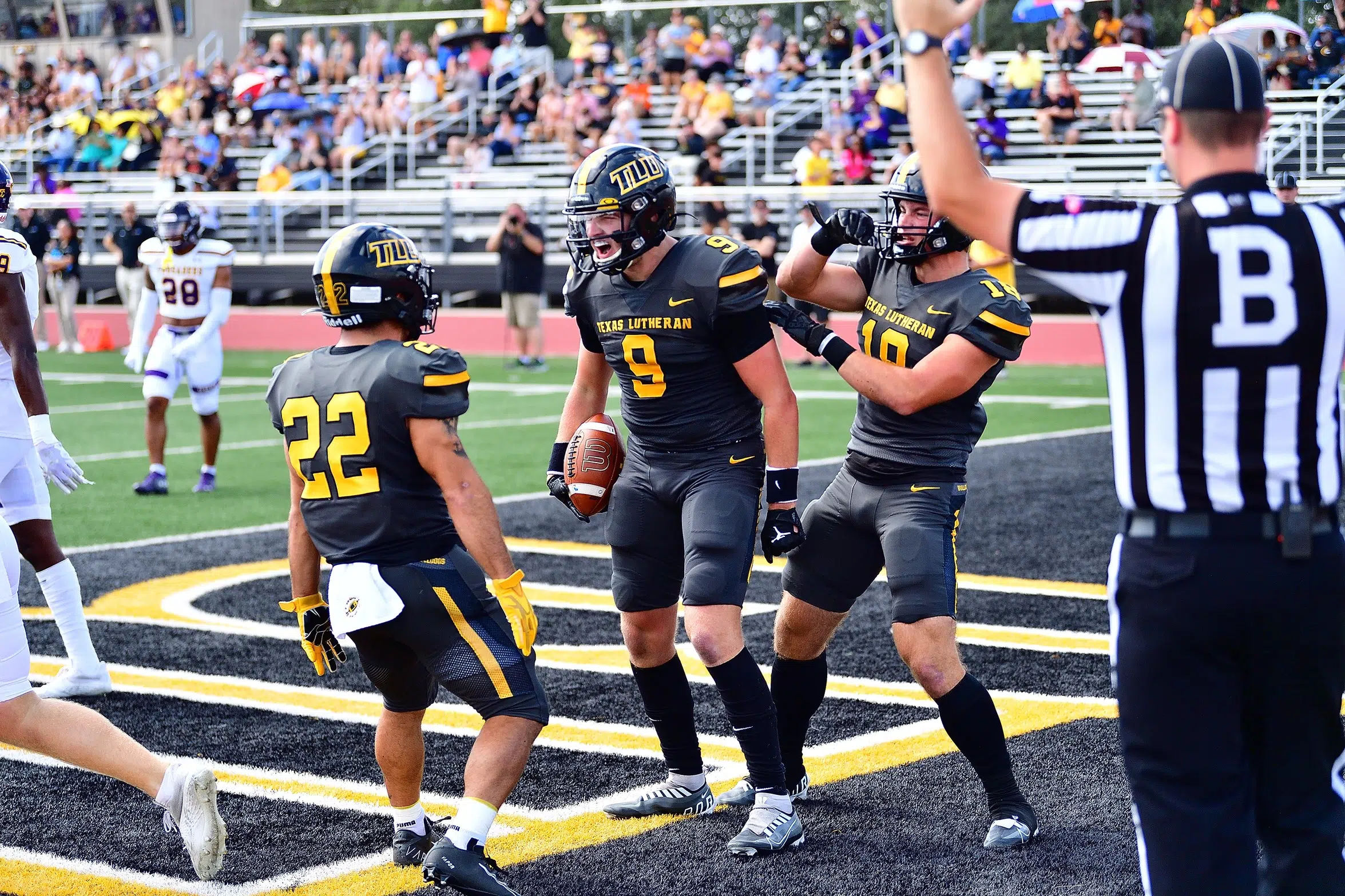 Bulldogs Fall to #4 UMHB in 45-16 Setback