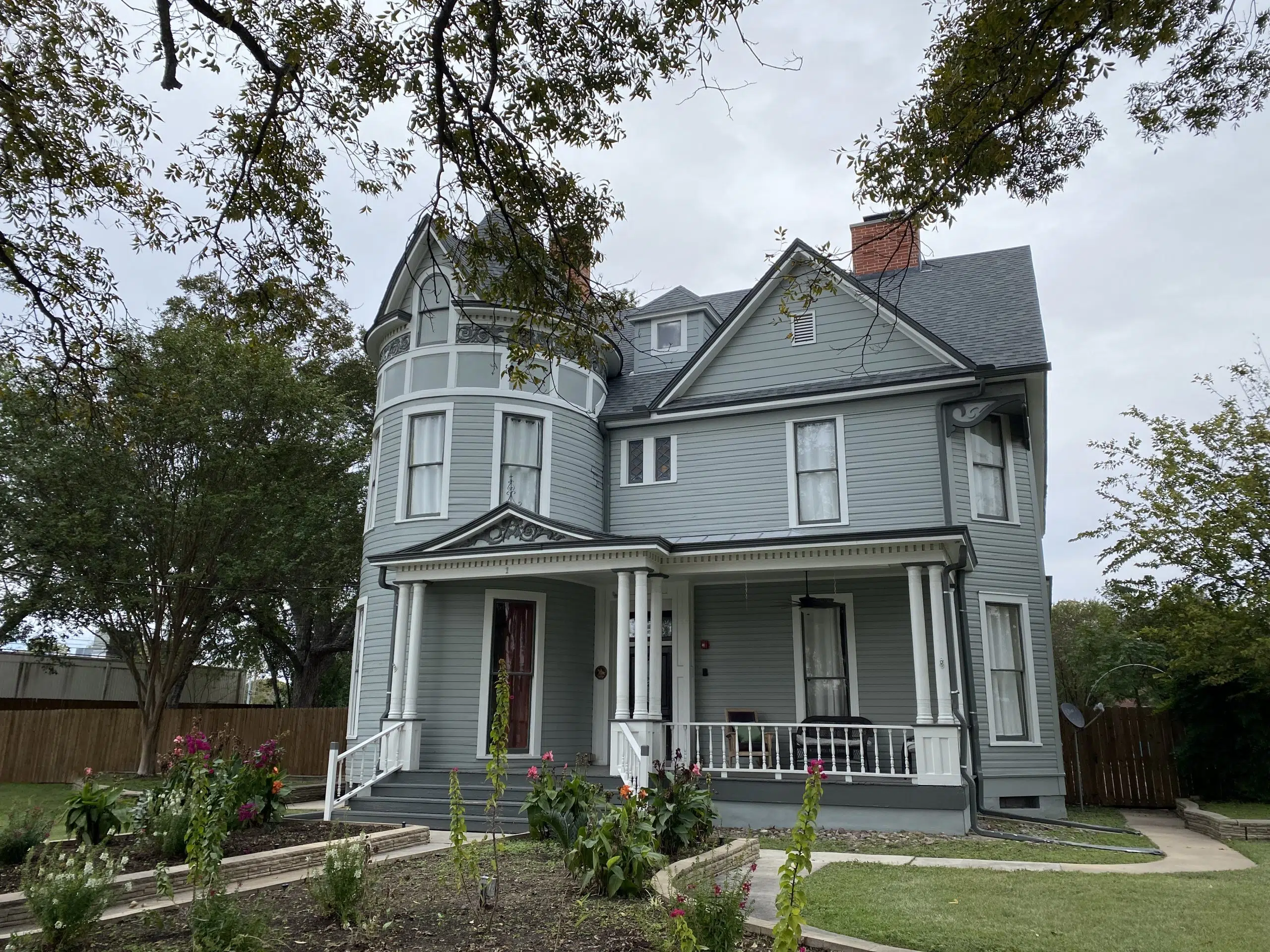 Seguin's sneak peek into how others deck the halls for the holidays