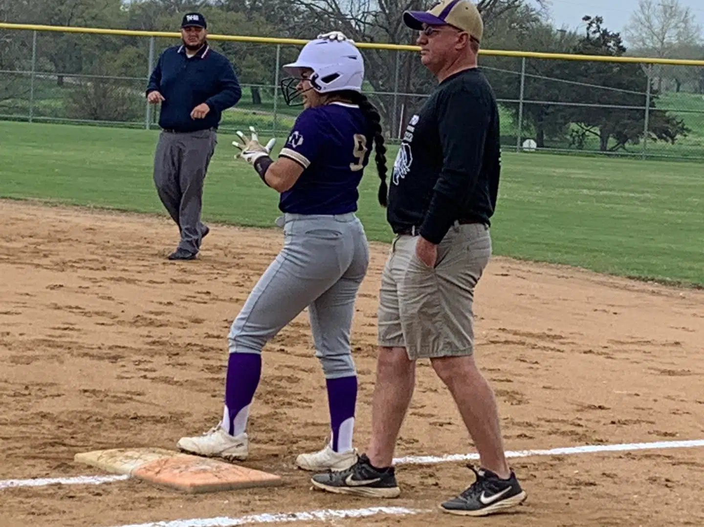 Area Teams Hit the Diamonds Tonight with Navarro and Gonzales Softball on KWED