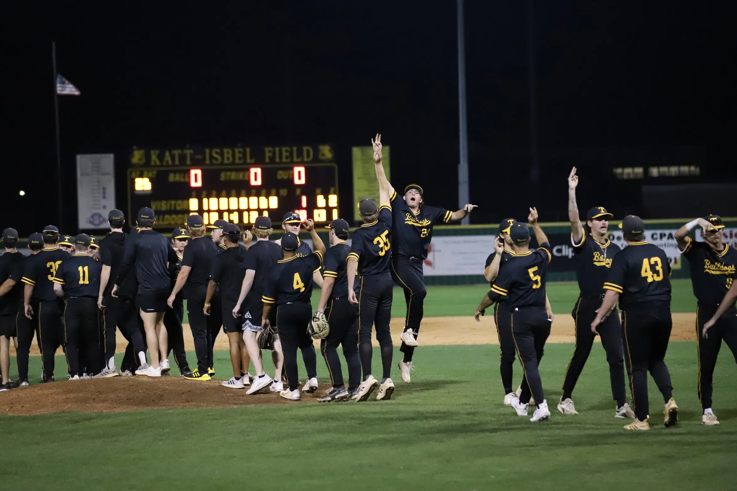 TLU Baseball Blasts DeSales, 10-1