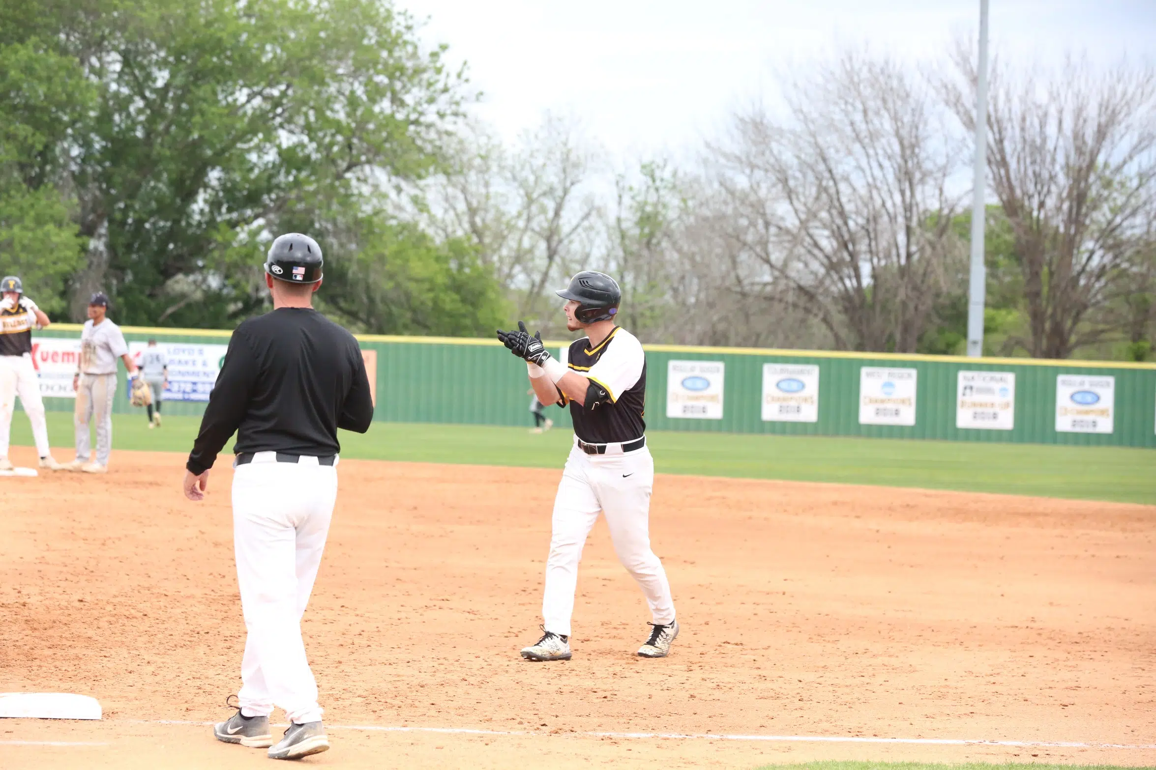 BASEBALL -- Baseball Completes Sweep of St. Thomas