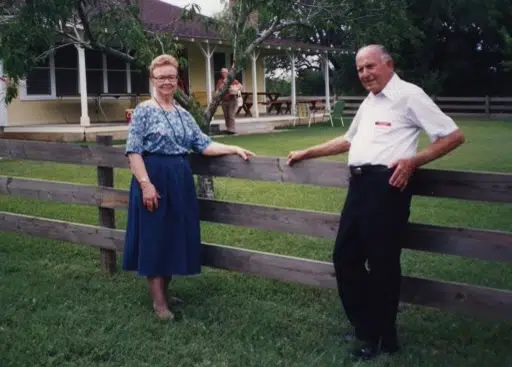 Library organization in need of help identifying folks in Leon Studio photos