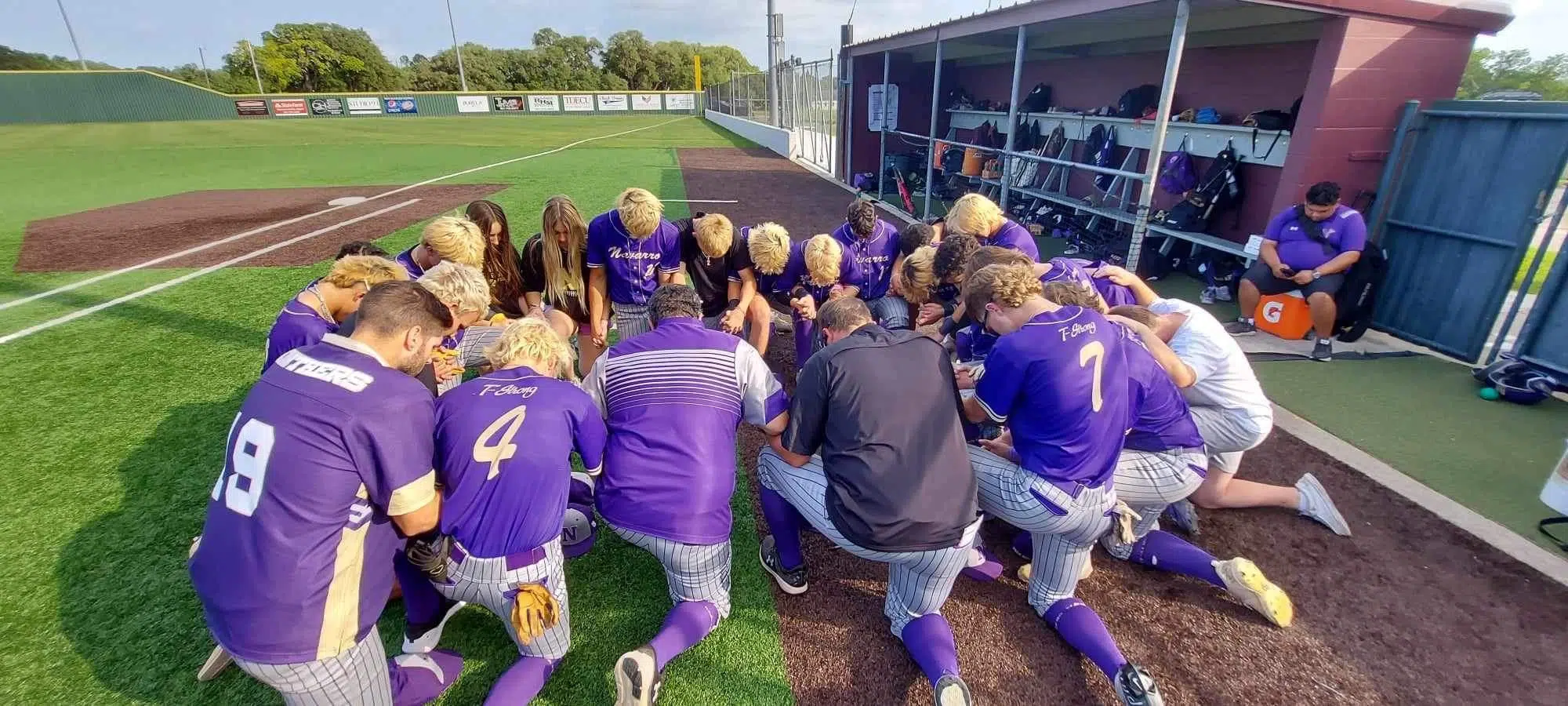 Navarro Outlasts Sealy in 11 Innings to Extend Area Round Series