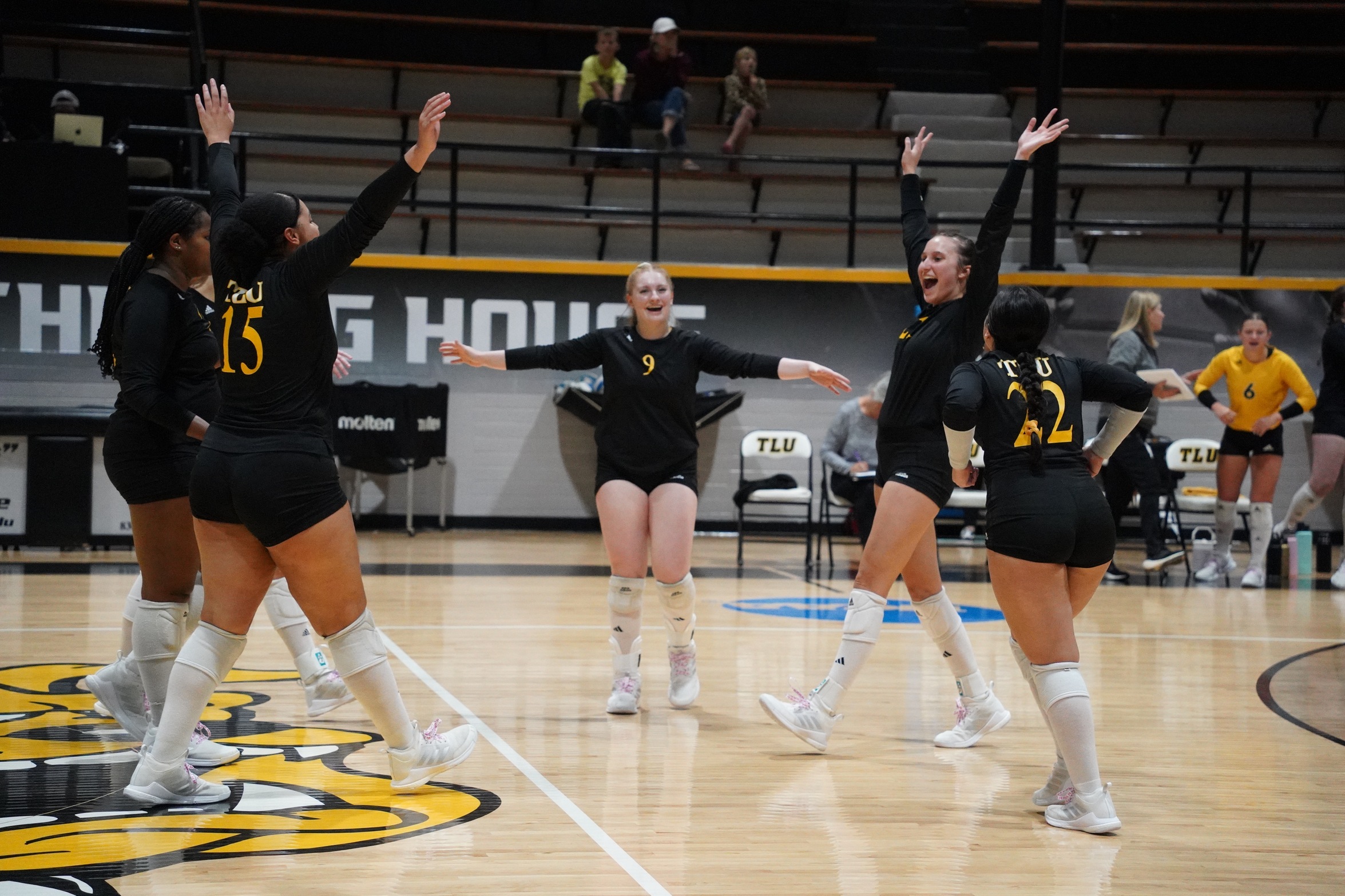 TLU Volleyball Defeats Southwestern to Complete Undefeated Home Season