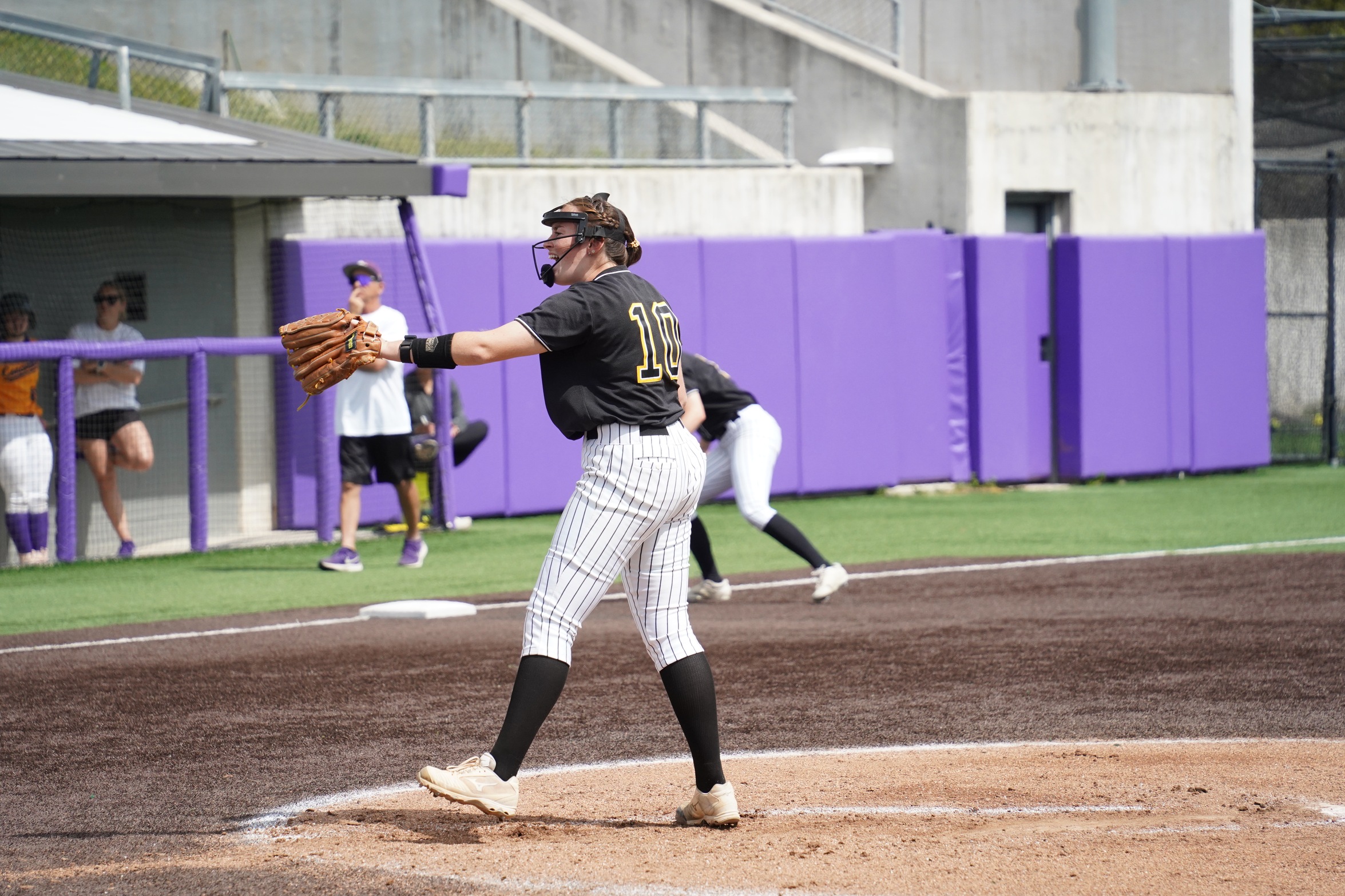 SOFTBALL -- Bulldogs Split Tuesday Doubleheader against Concordia (TX)