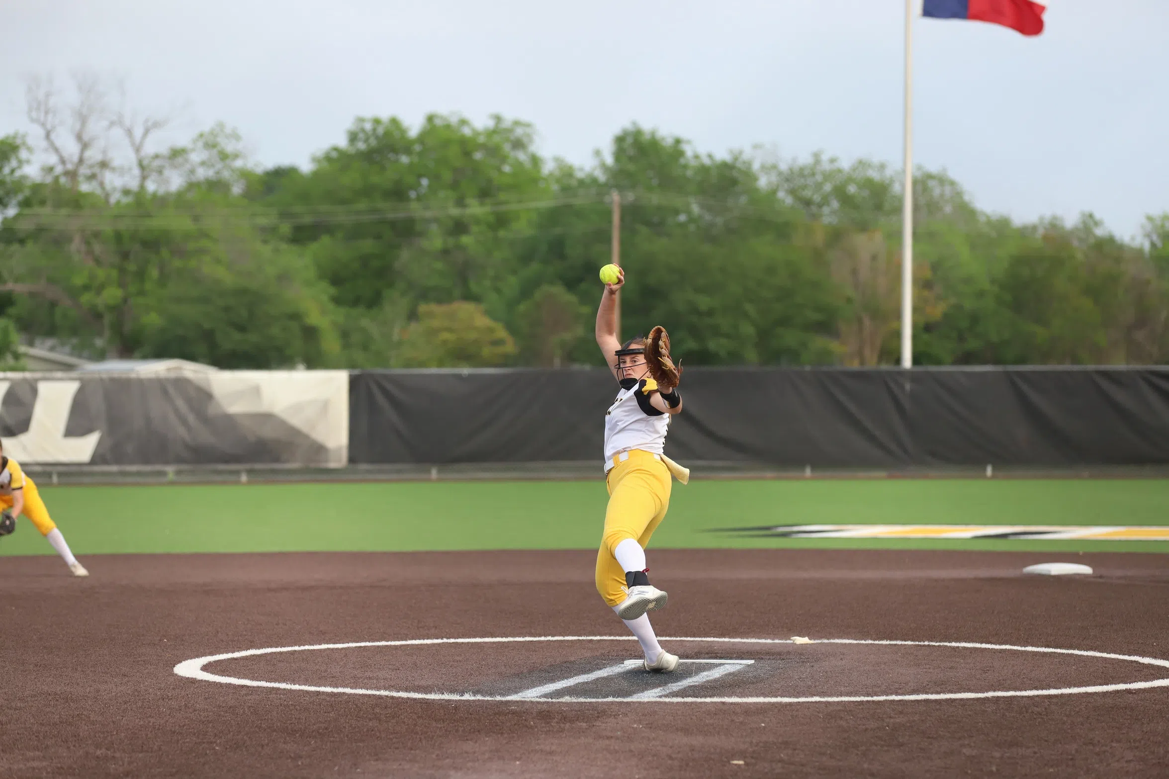 SOFTBALL -- Strother Tosses Shutout, Bulldogs Run-Rule Trinity for 16th Straight Win