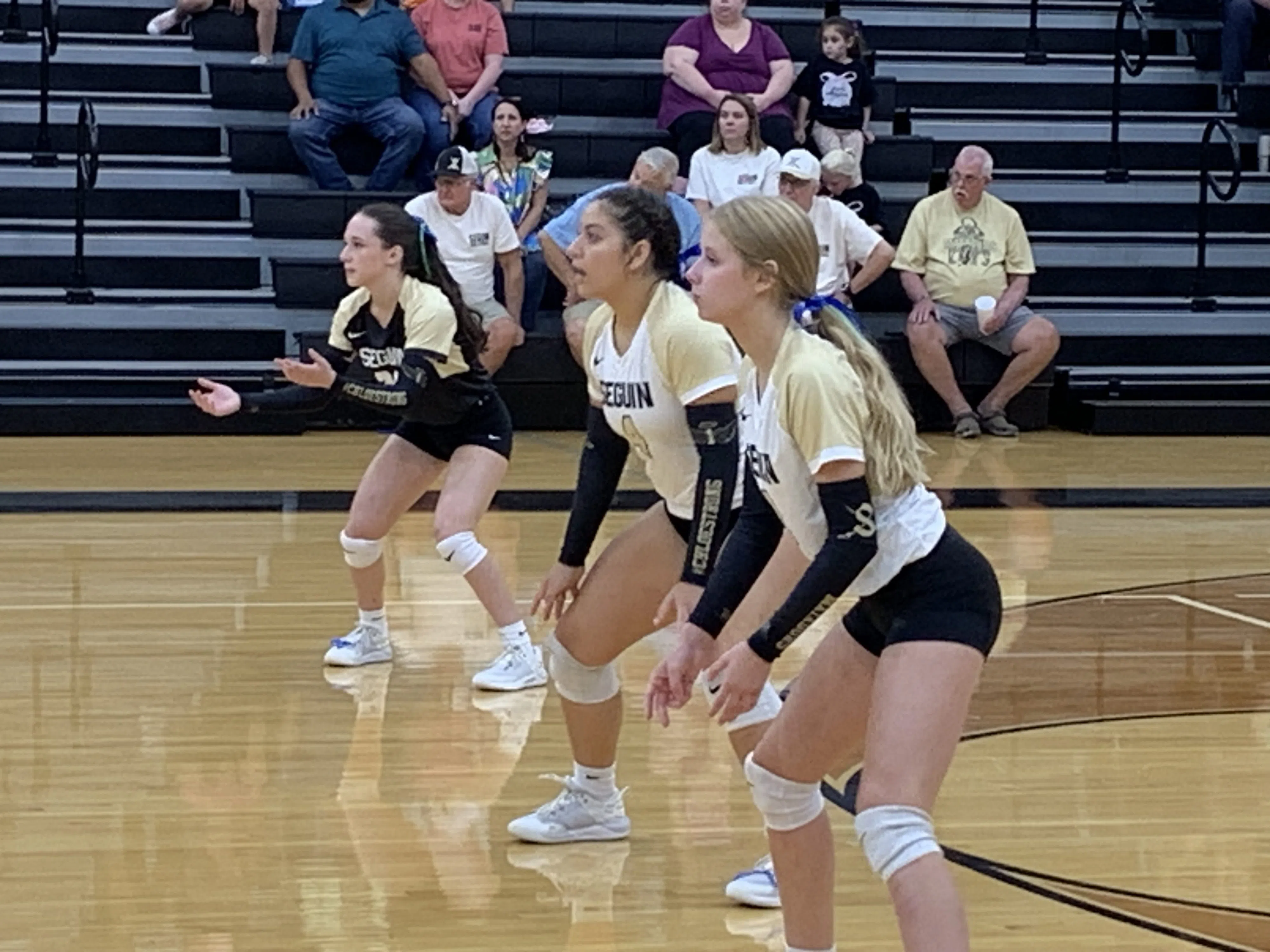 Seguin volleyball falls on Friday, but can still earn district title on Tuesday at home