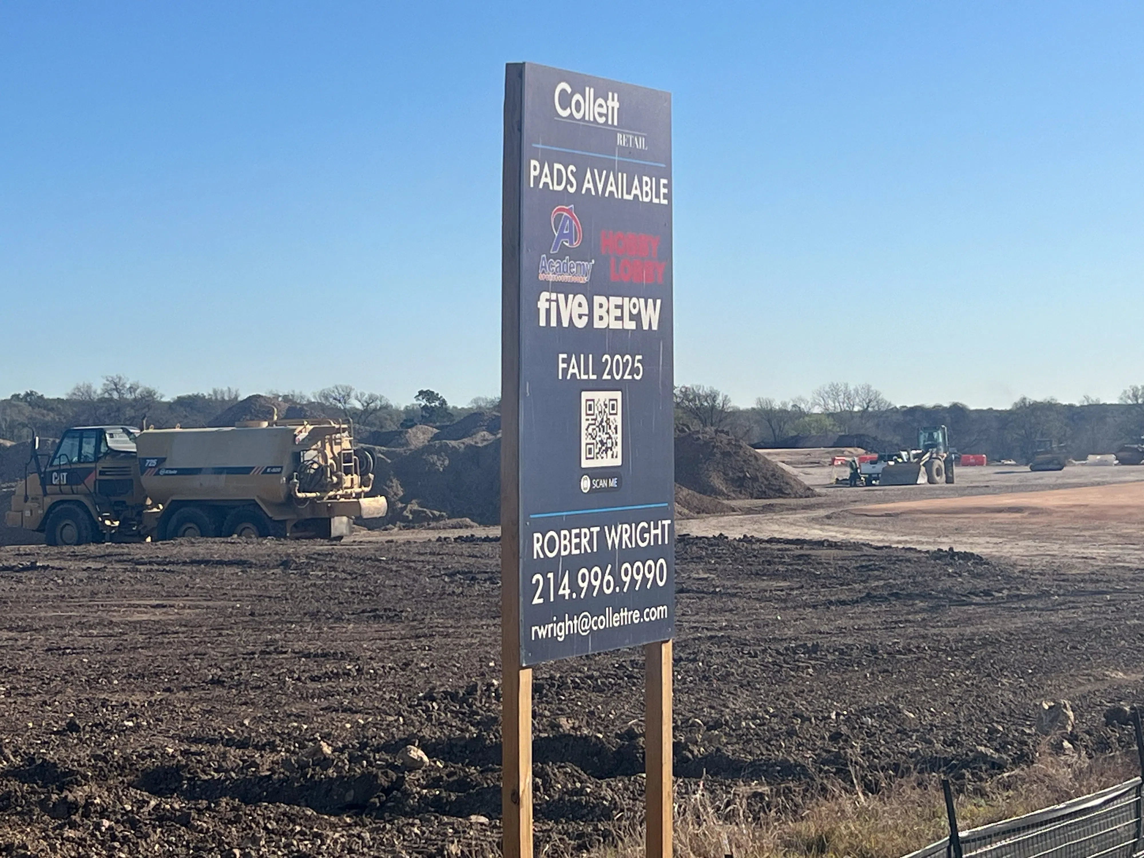 New Seguin Crossing Shopping Center on its way up