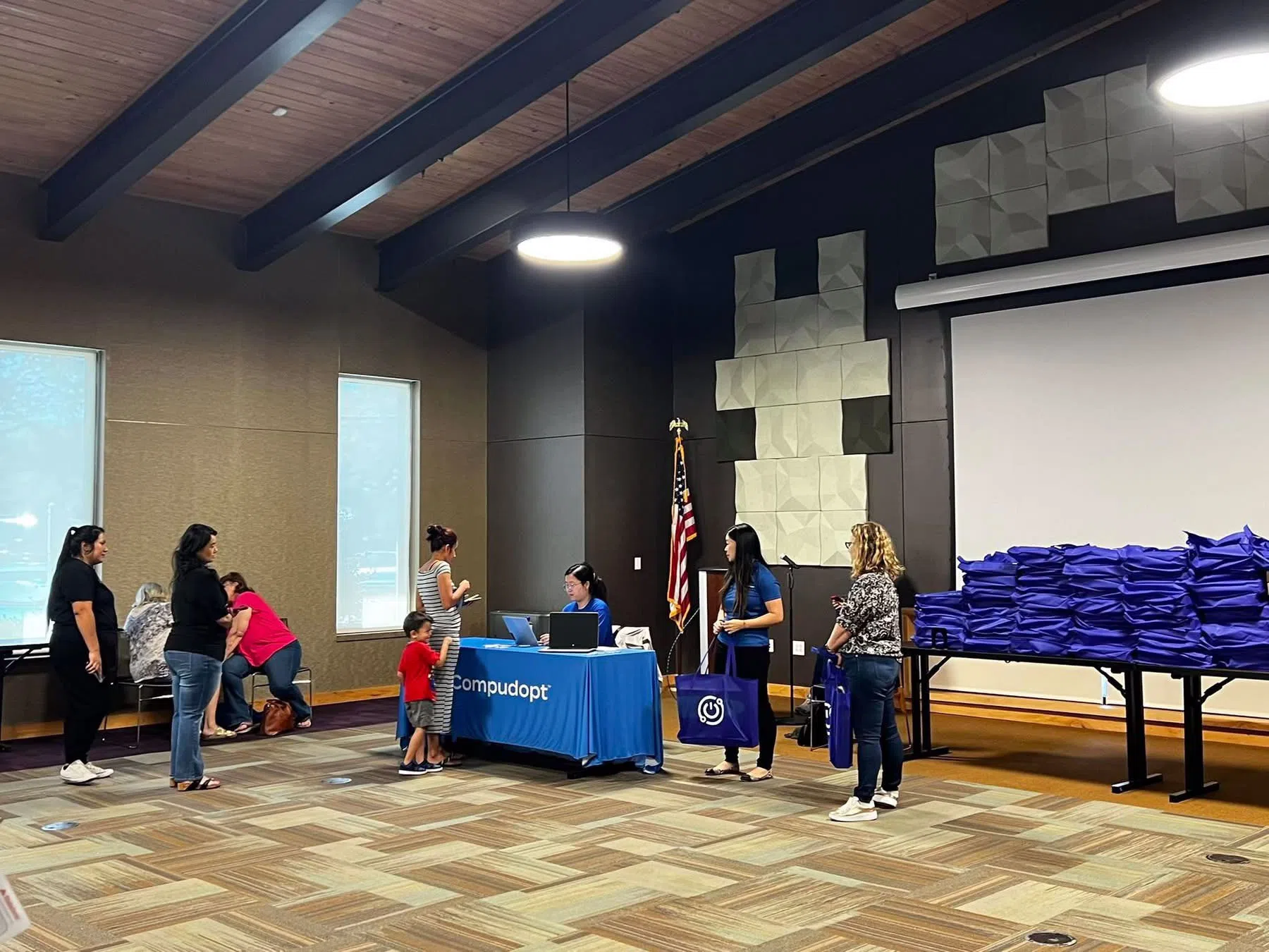 Seguin Public Library celebrates first round free computers