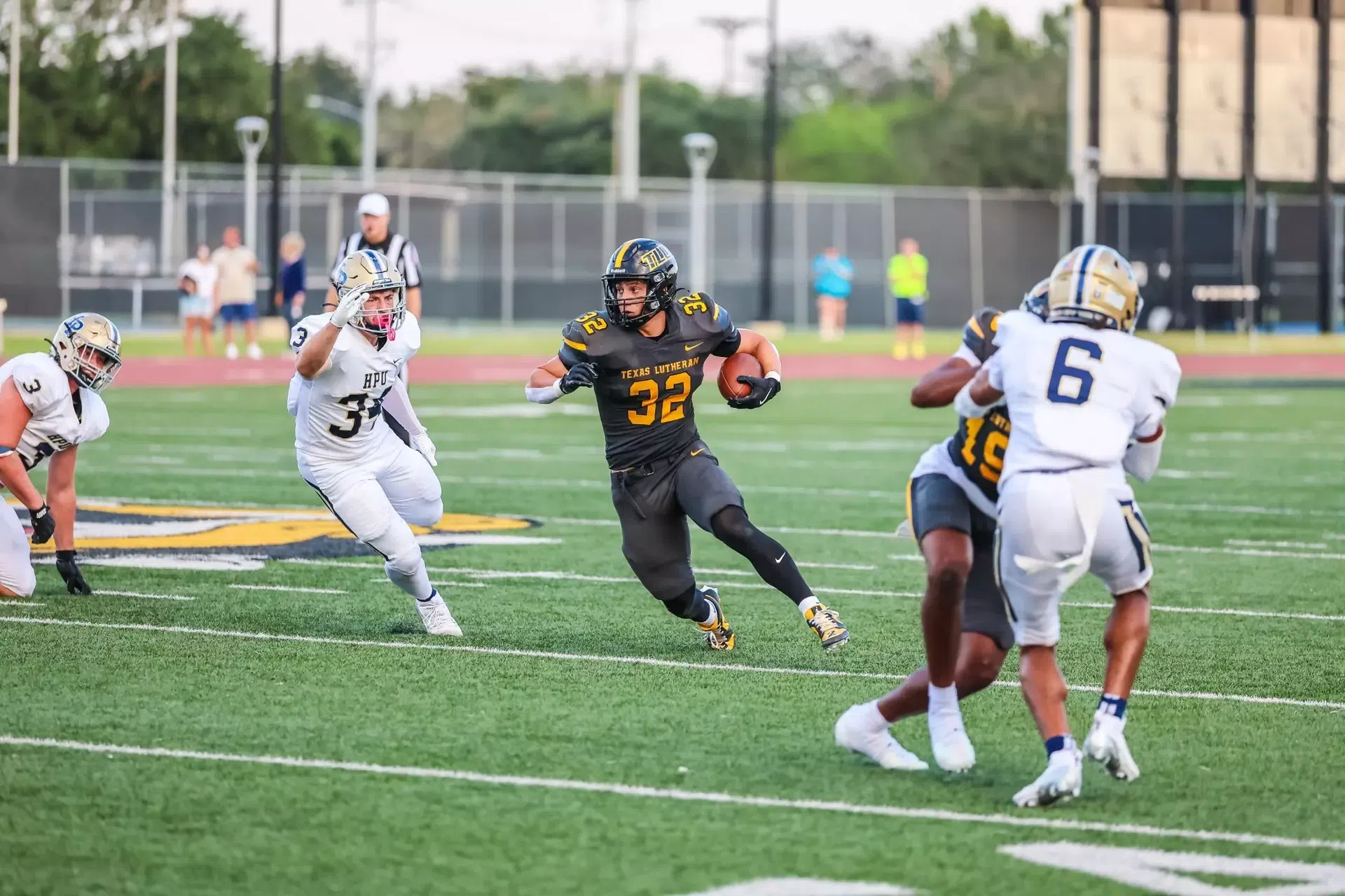 TLU Battles in 28-18 Defeat Versus Howard Payne