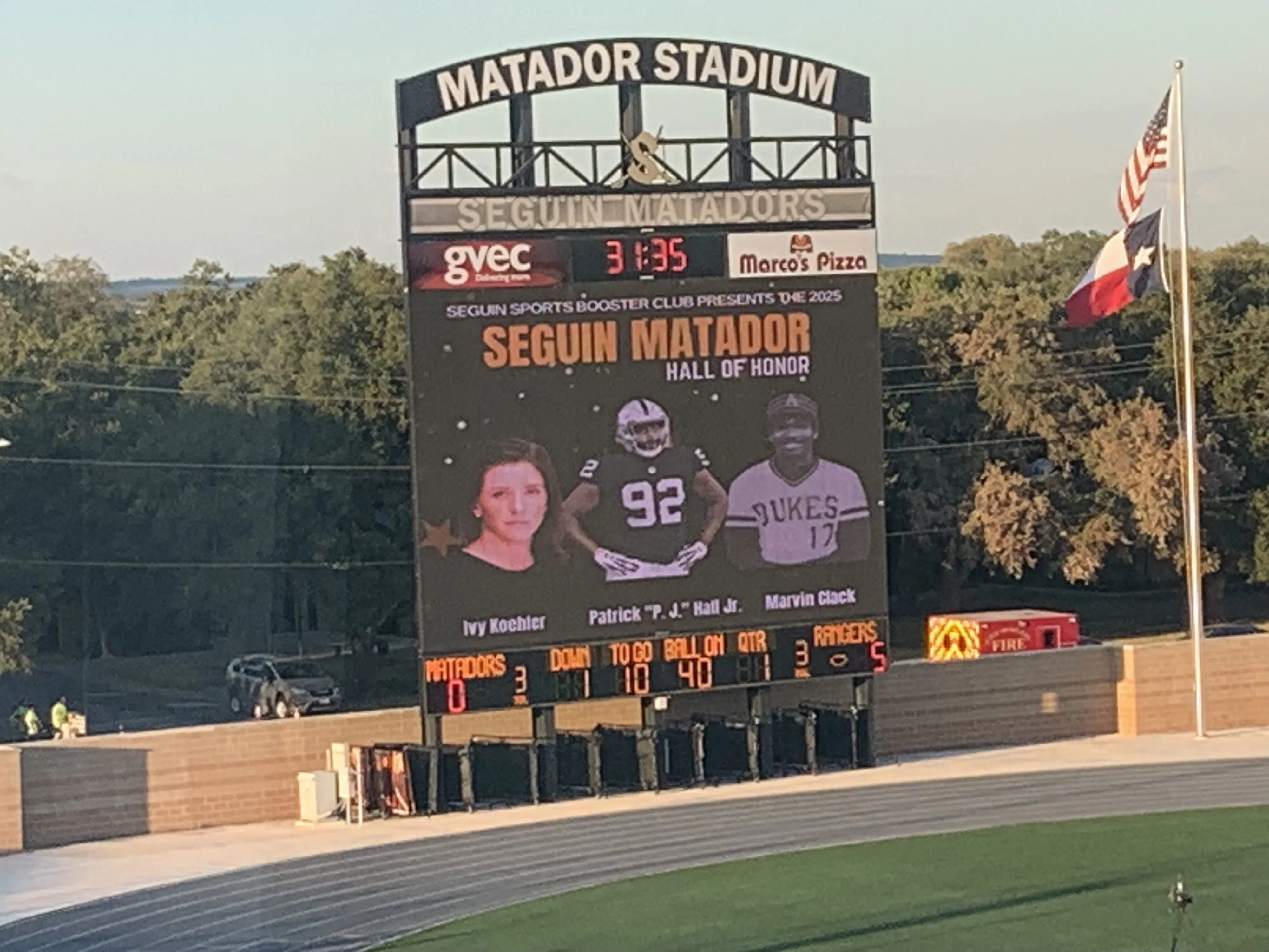 High school sports: 3rd-ranked Smithson Valley takes down Matadors on gridiron while Seguin volleyball clinches district championship