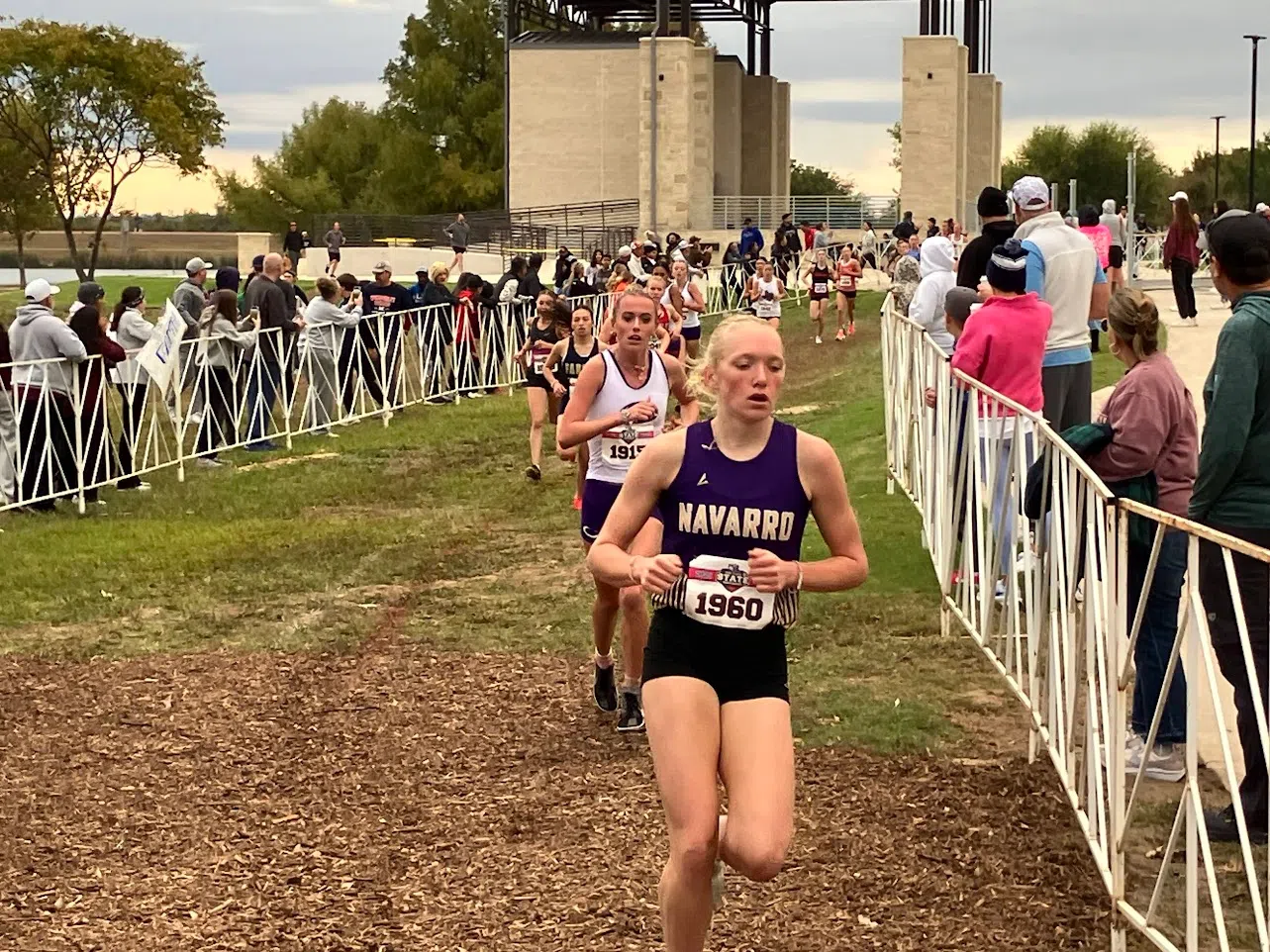 Navarro's Lilia Flo finishes career with 18th-place finish at state cross country meet