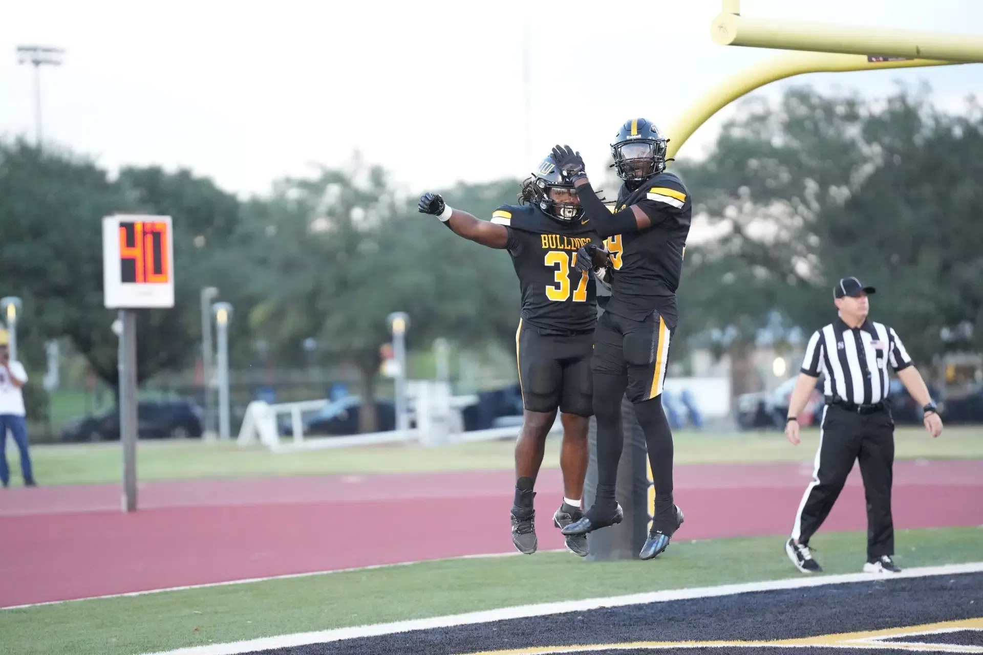 Bulldogs Light Up Lyon, 54-10