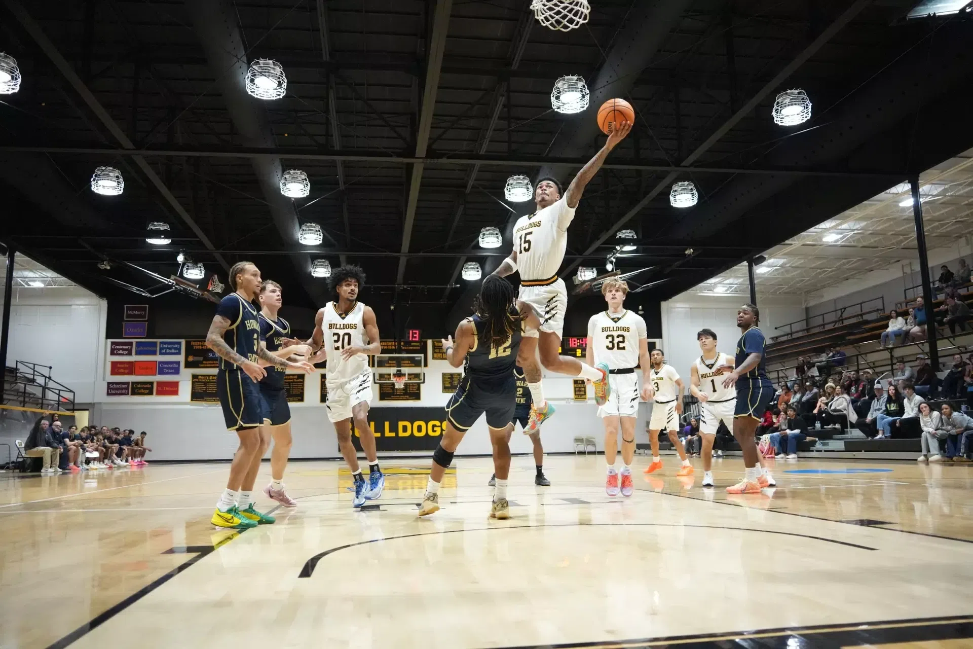 Howard Payne Outlasts Texas Lutheran, 81-79