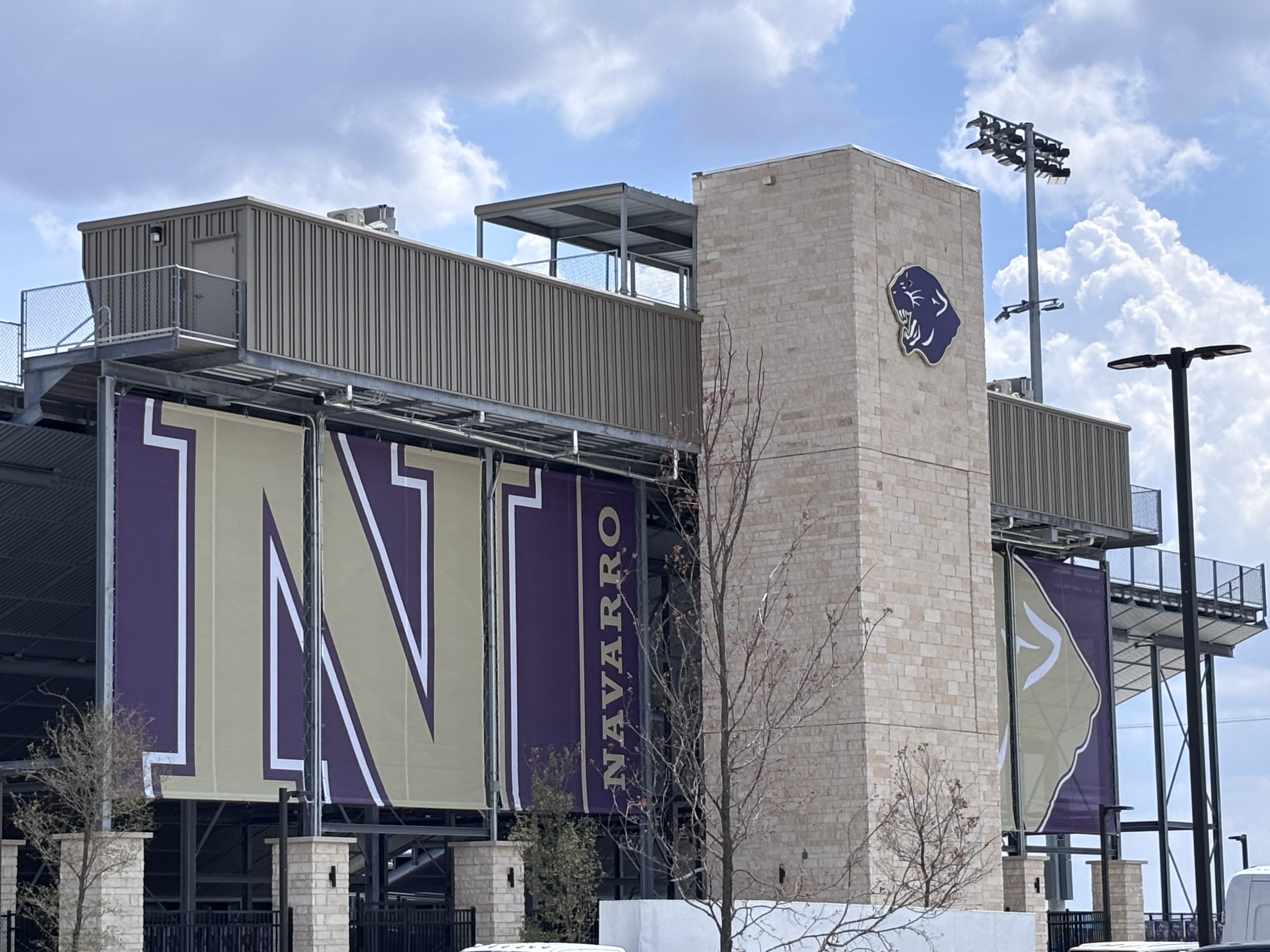 Navarro Opens New Home against Marble Falls