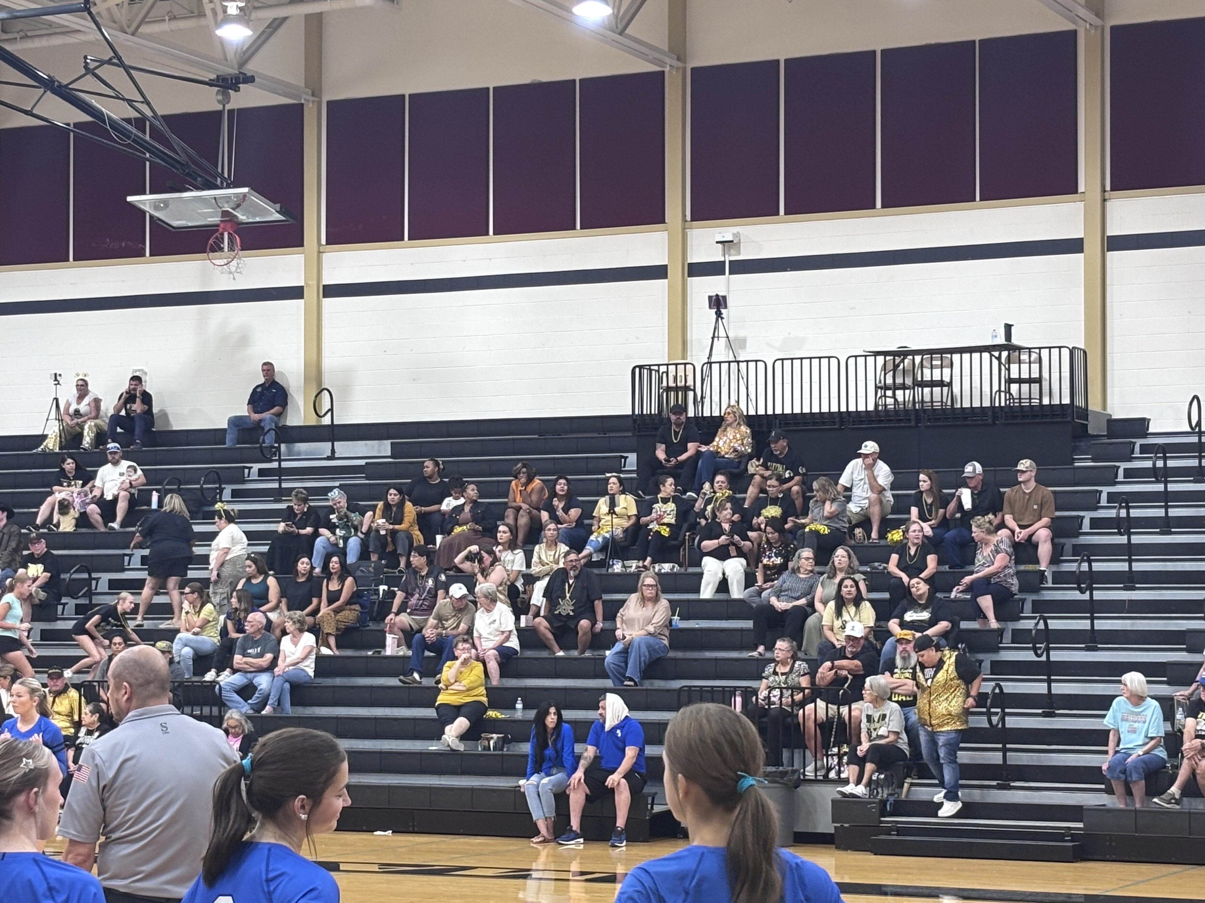 Seguin Falls against the Unicorns