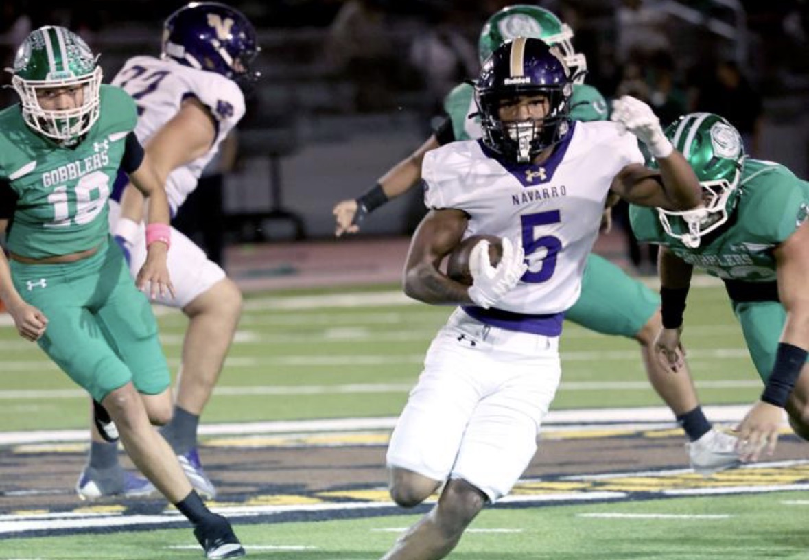 Panthers Aim to Rebound at Bandera Behind Ground Game and Veteran Leadership