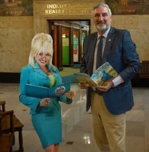'Readin' 9 to 5' - Dolly Parton Imagination Library kicks off statewide in Indiana