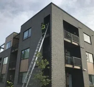 Sprinkler system limits damage at Columbus apartment balcony fire