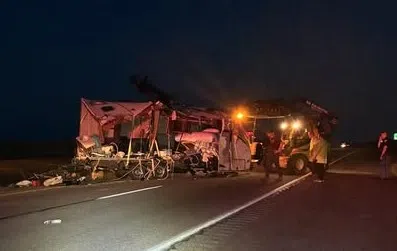 Semi-truck crash leads to injuries, shuts down I-65 overnight