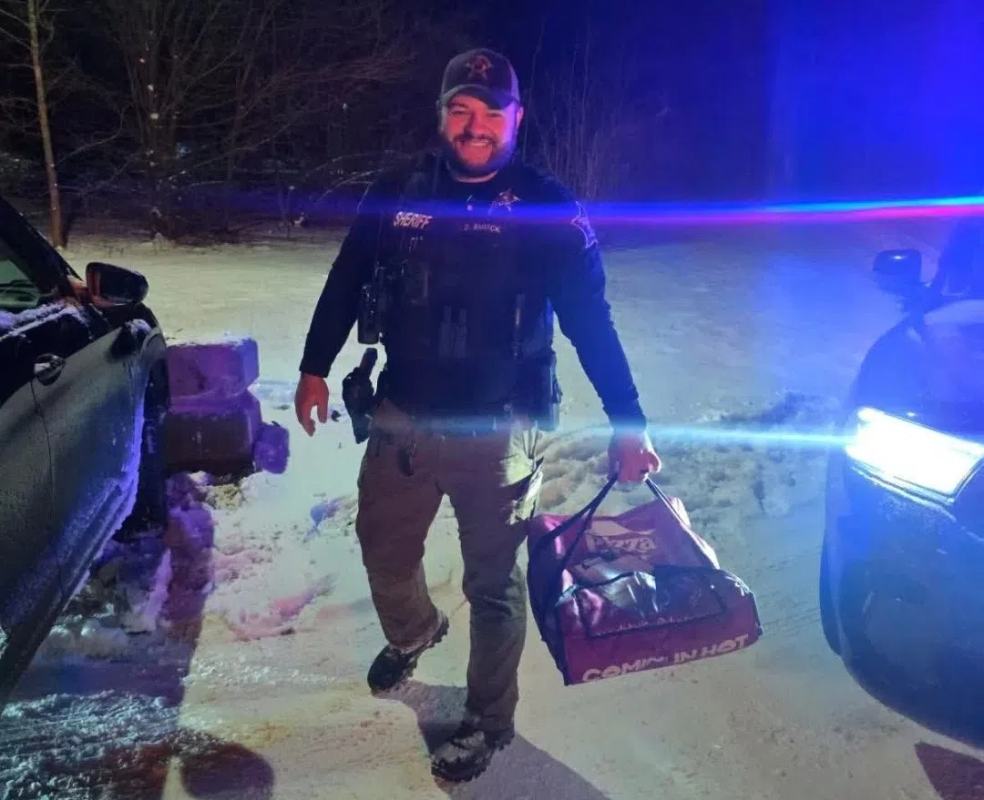 Jennings County Deputy completes pizza delivery during winter storm