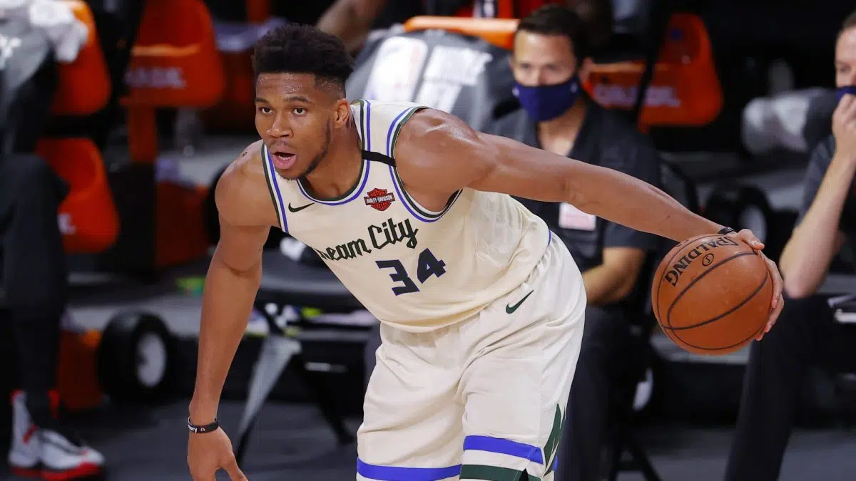 REPORT: Giannis to Return to Bucks' Lineup Tonight Against Boston