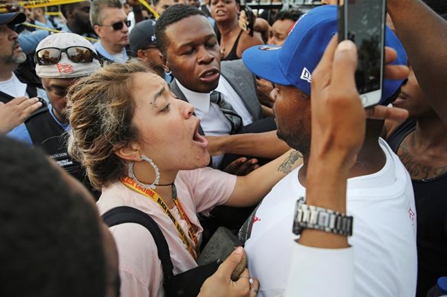 Angry crowd protests after Chicago police fatally shoot man | CKPG Today