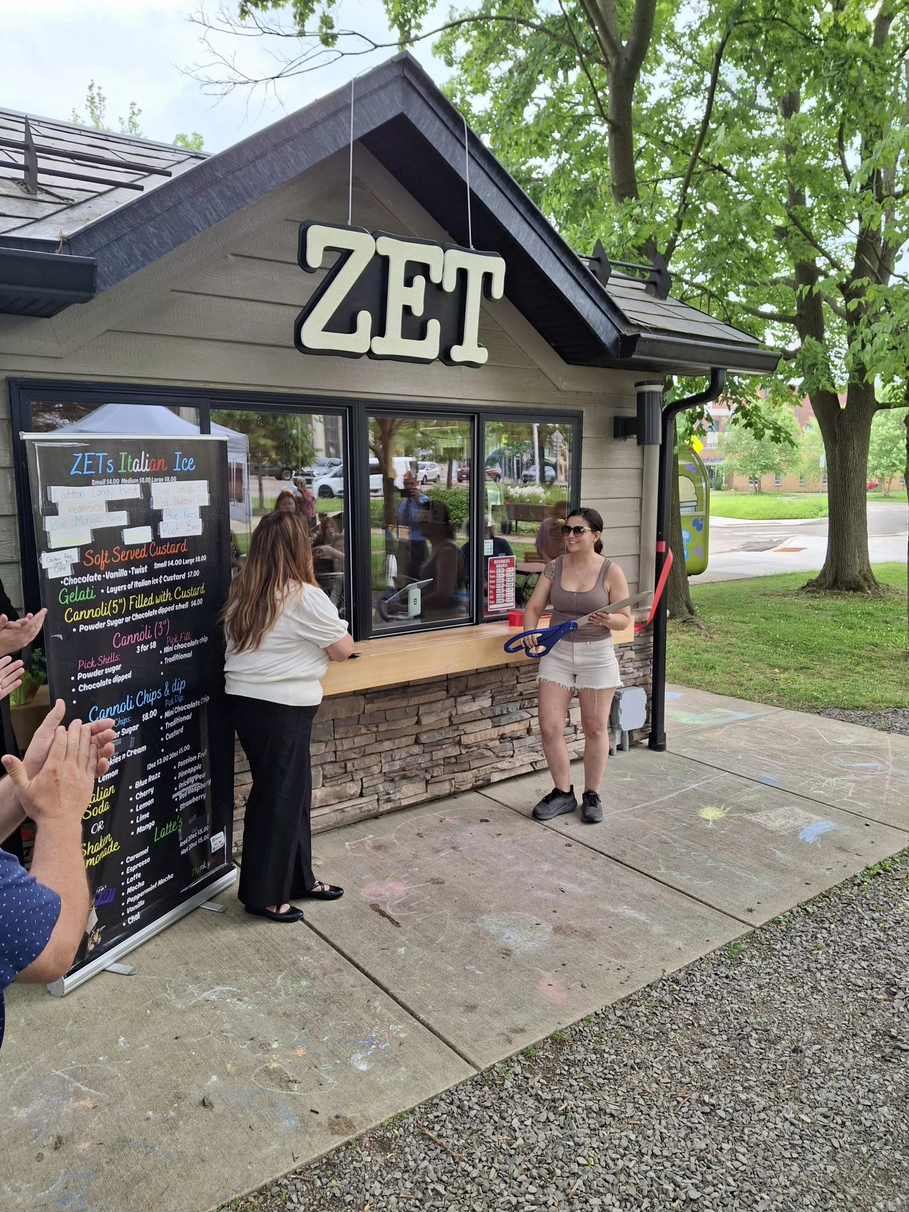 Zet's Italian Ice Cuts Ribbon for Lincoln Park Location