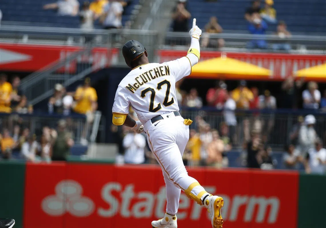 McCutchen Milestone Homer Helps Defeat Marlins