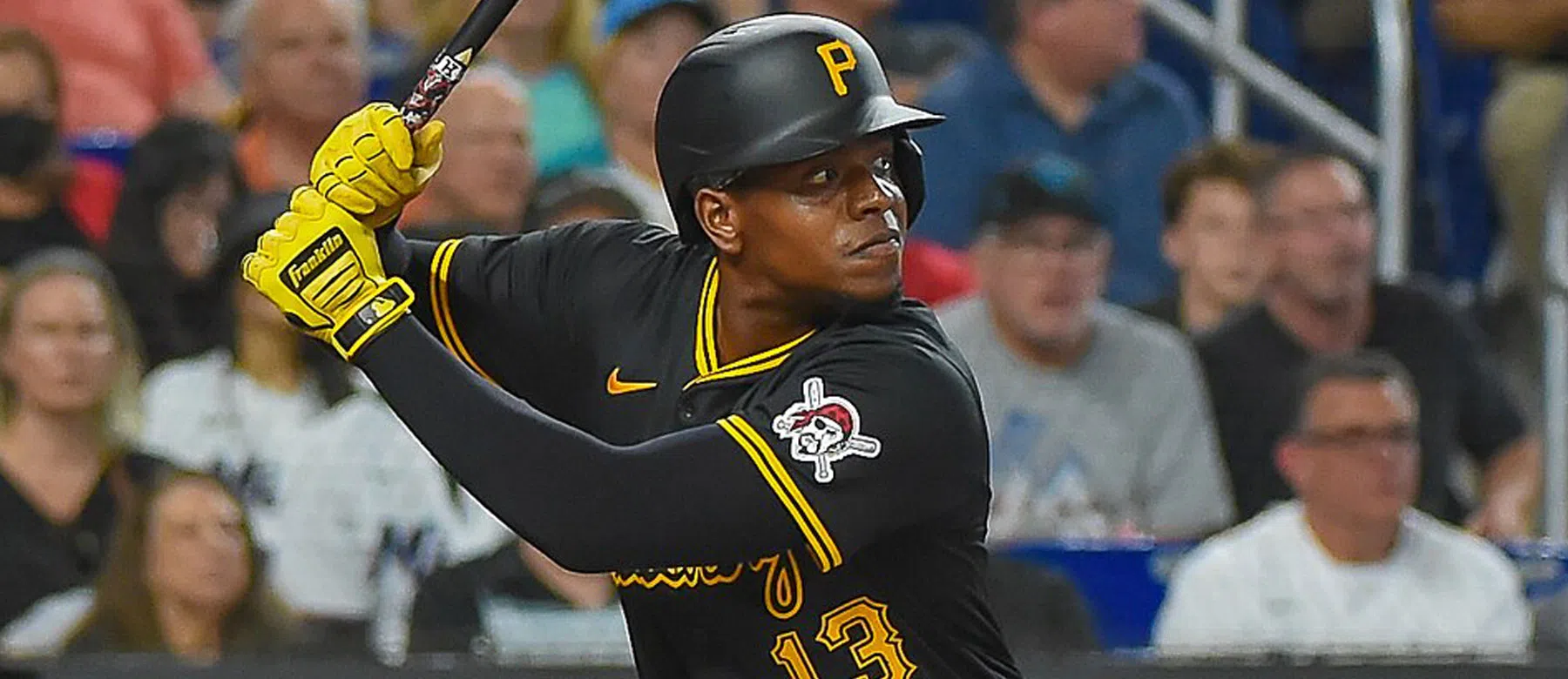 Pirates' Hayes Traded to Reds per Source