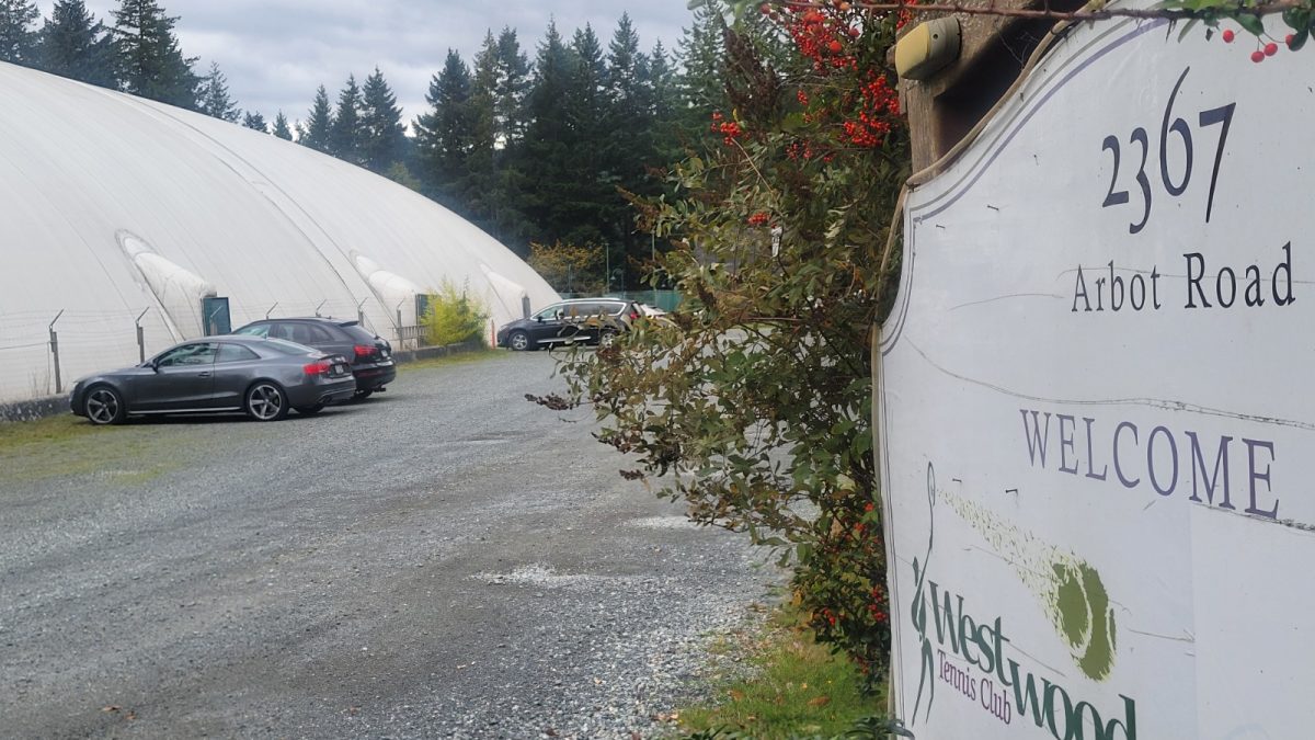 Tennis bubble to remain as City of Nanaimo continuing Westwood Lake land purchase