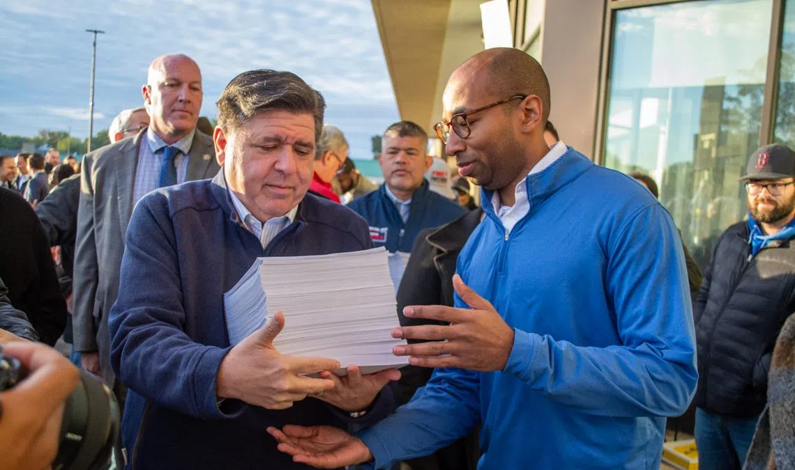 Crowded Dem primaries, GOP field for governor take shape as candidates file for office