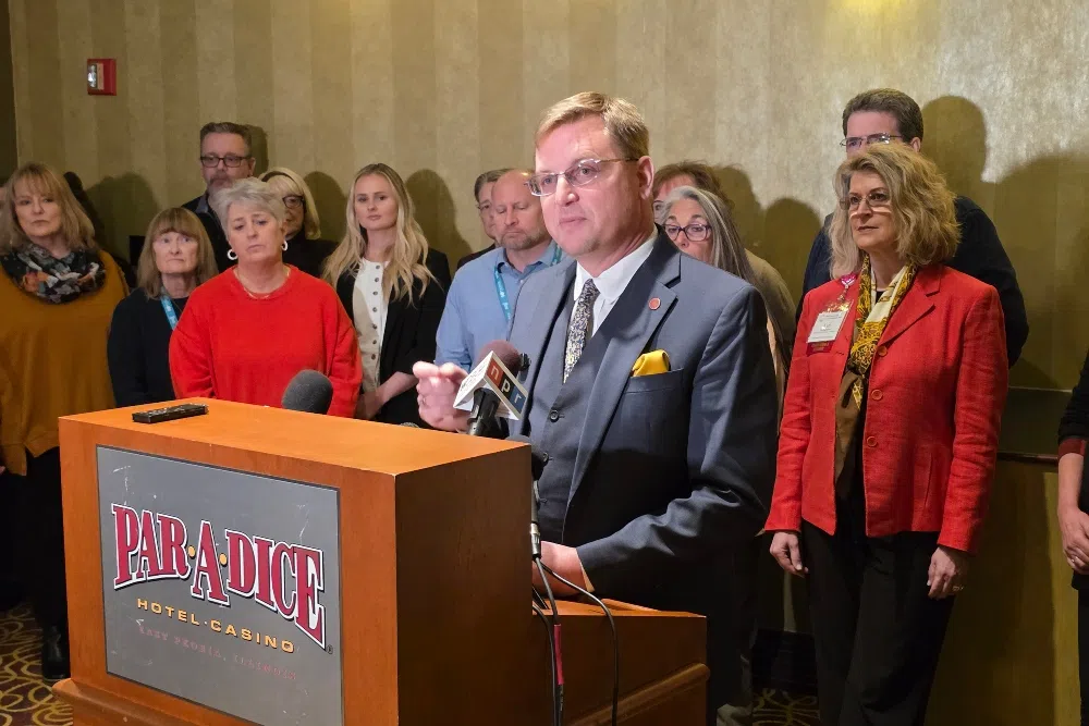 Illinois county clerks warn of potential vote-by-mail disruptions with USPS policy changes