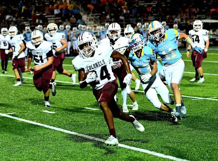 Henderson County rolls past Central Hardin, 44-12