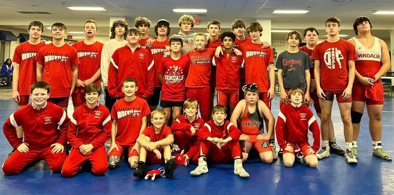 Vandals Jr High Wrestlers go 5-0 in dual team action on Saturday