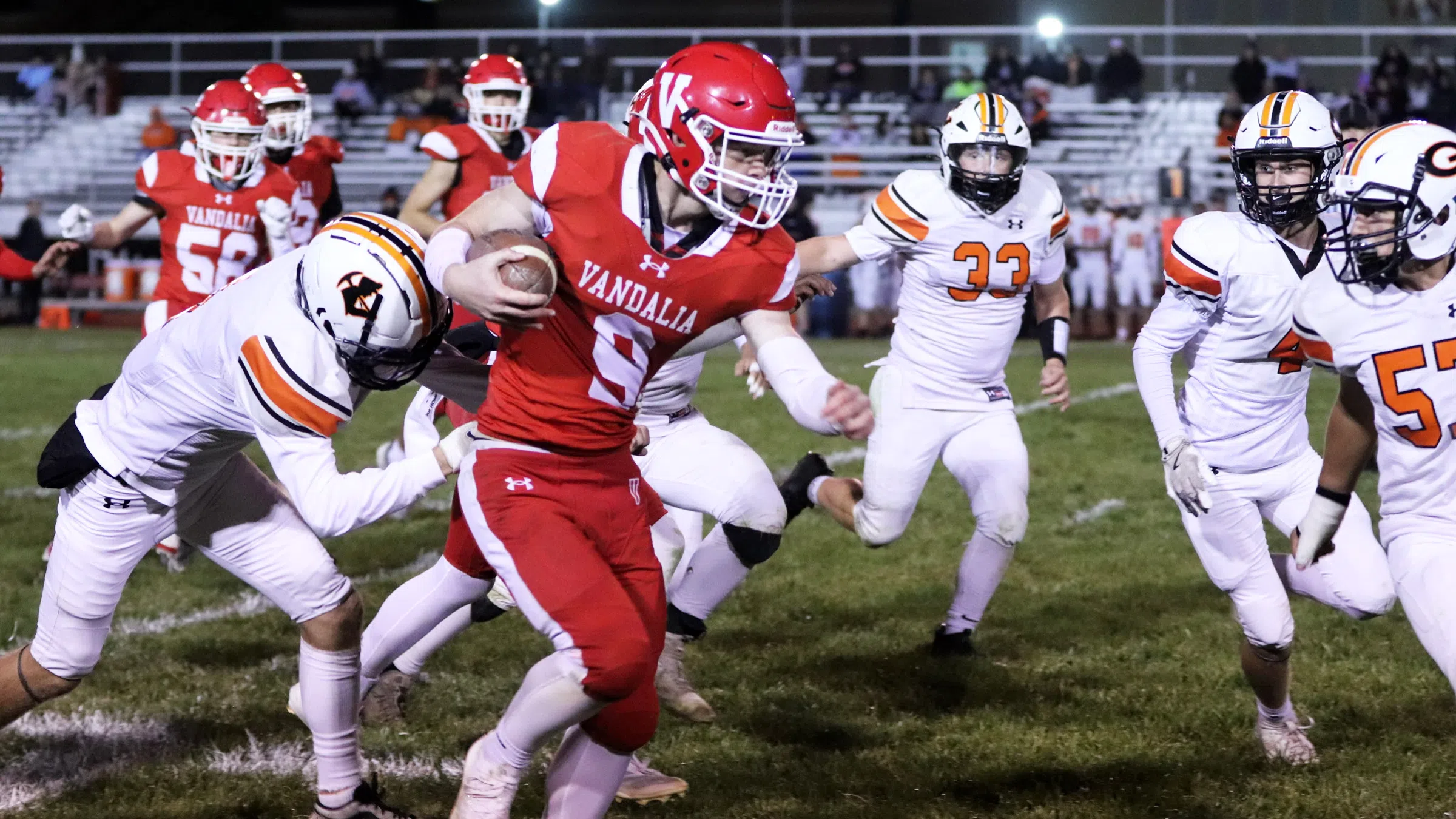 Vandals jump out early, roll to win over Gillespie on Senior Night