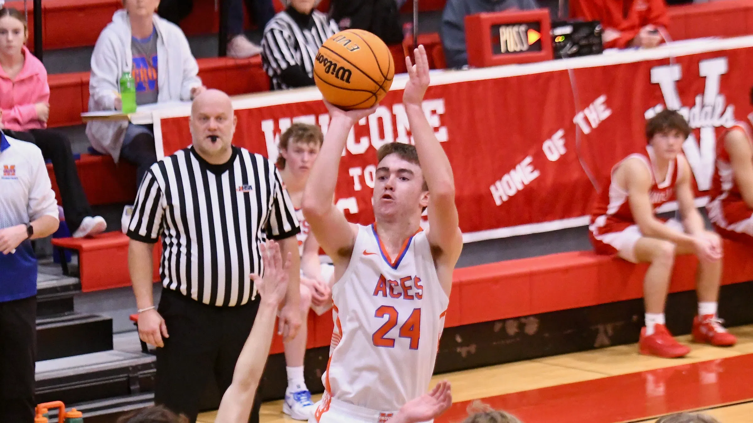 Mulberry Grove Falls Twice on Final Day of Pool Play at Vandalia Holiday Tournament