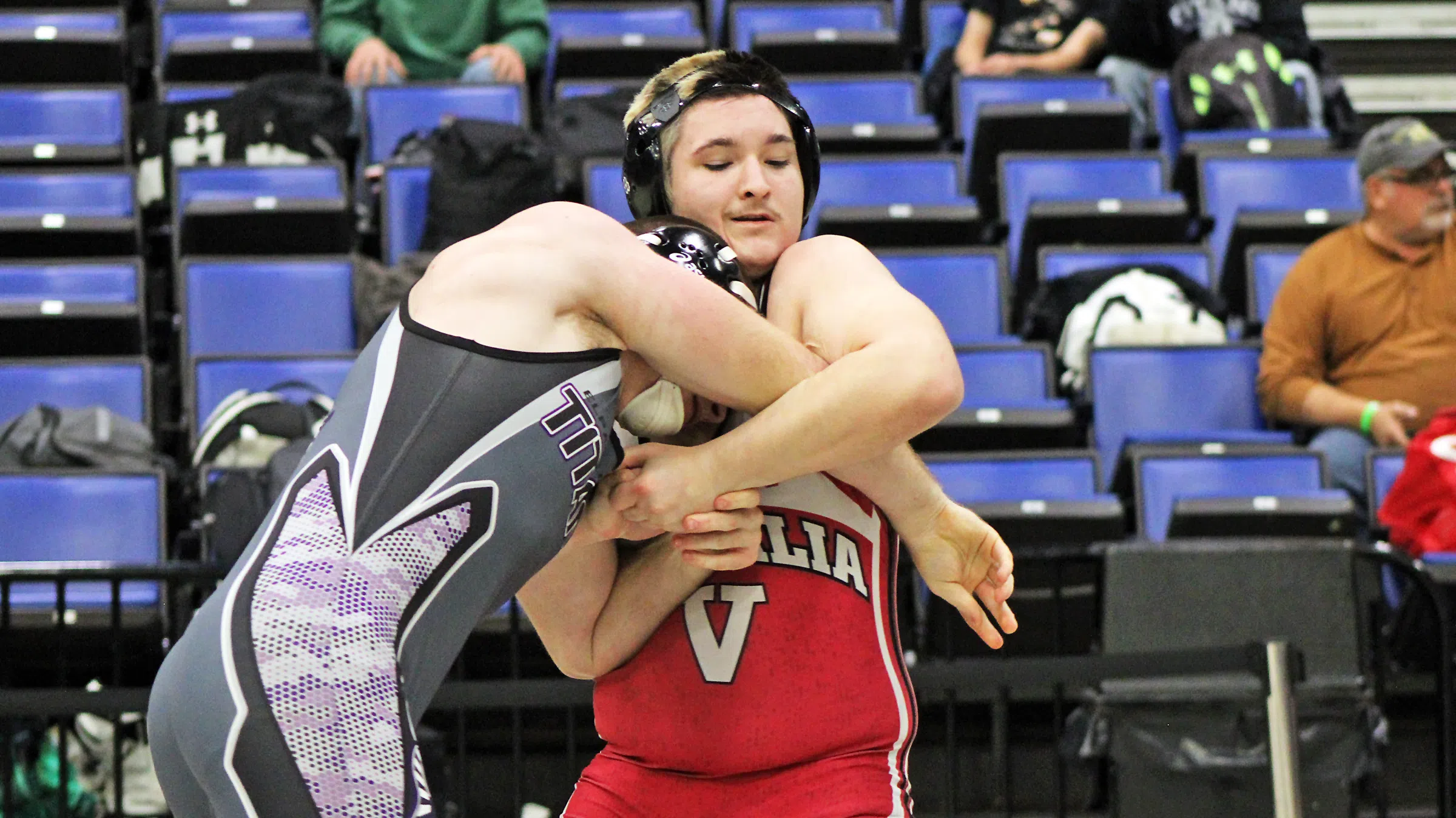 Vandals roll to 2 Dual Team Wins