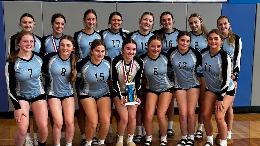 SEB Volleyball Takes Third at Webber Tournament