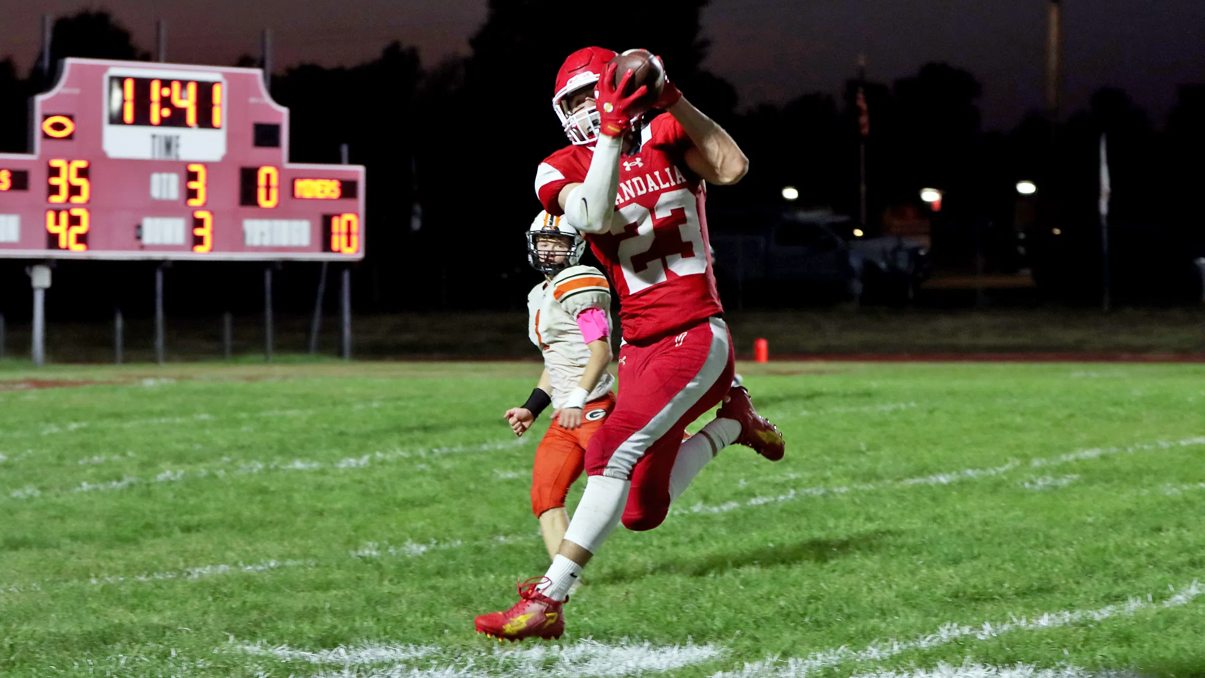 Vandals roll to Saturday night victory, now 5-0 on the season