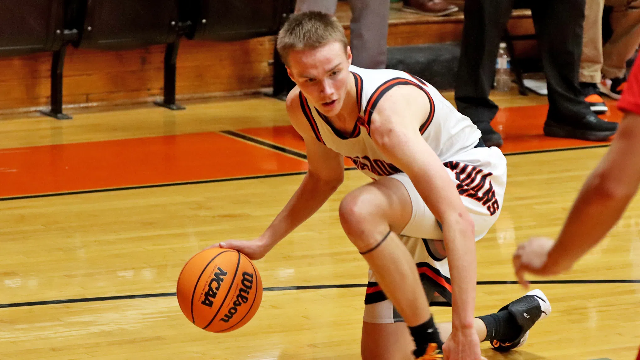 Altamont Takes Early Lead, Rolls to Regional Semifinal Win Over Edwards County